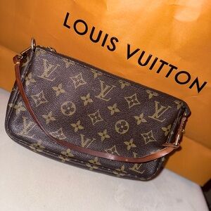 Louis Vuitton Vintage Monogram Pochette